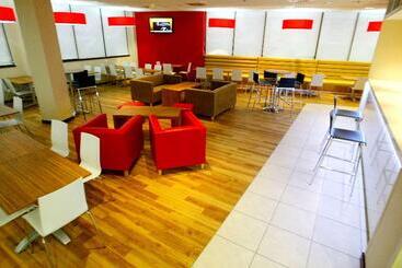 هتل Travelodge Valencia Aeropuerto