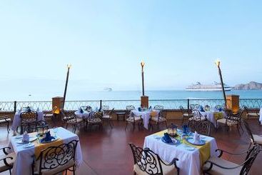 هتل Villa Del Arco Beach Resort & Spa