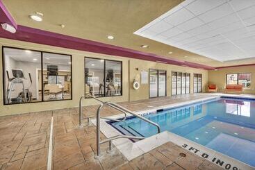 هتل Wingate By Wyndham State Arena Raleigh/cary