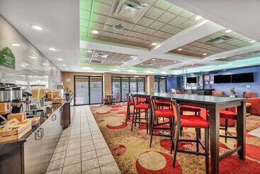 هتل Wingate By Wyndham State Arena Raleigh/cary