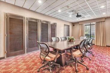 هتل Wingate By Wyndham State Arena Raleigh/cary