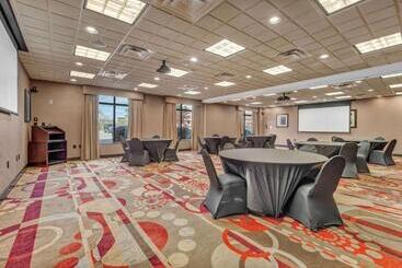هتل Wingate By Wyndham State Arena Raleigh/cary