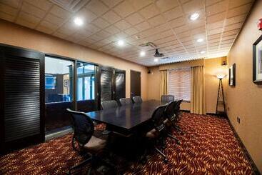 هتل Wingate By Wyndham State Arena Raleigh/cary