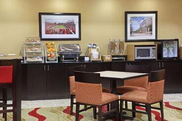 هتل Wingate By Wyndham State Arena Raleigh/cary