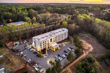 هتل Wingate By Wyndham State Arena Raleigh/cary