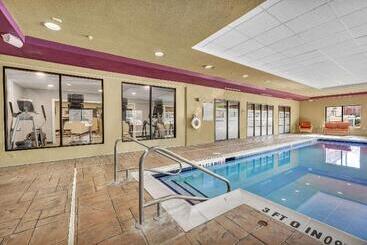 هتل Wingate By Wyndham State Arena Raleigh/cary