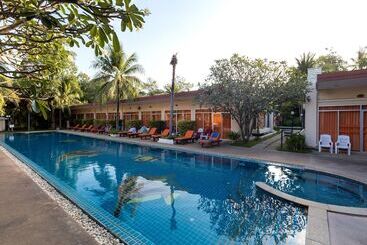 Phuket Sea Resort Sha Extra Plus