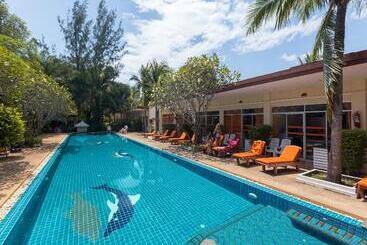Phuket Sea Resort Sha Extra Plus