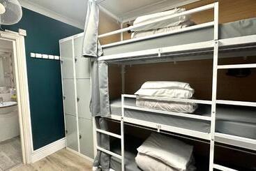 Smart Hyde Park View Hostel