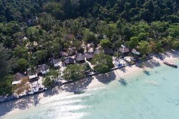 Thapwarin Resort   Green