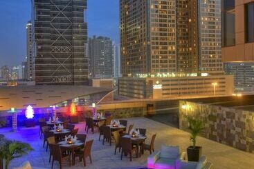 Two Seasons Hotel & Apartments
