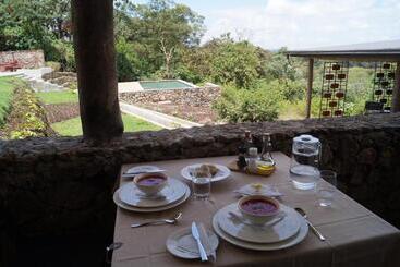 هتل Arusha Villa Karamu Coffee Estate