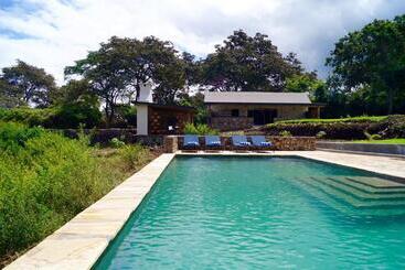 هتل Arusha Villa Karamu Coffee Estate