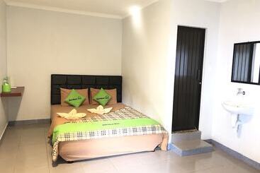 هتل Bamboe Inn 2 Homestay
