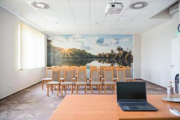 هتل Gyirmót Sport & Wellness