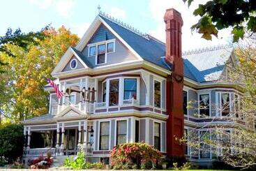 مبيت وإفطار The Lady Mary Inn