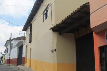 هتل De Las Flores