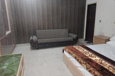 Hill Top Hotel, Shogran