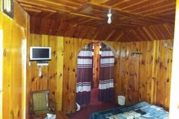 Hill Top Hotel, Shogran
