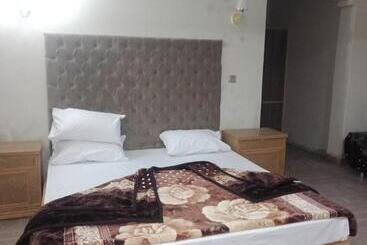Hill Top Hotel, Shogran