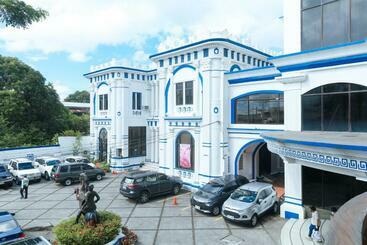 هتل Reddoorz Plus @ Castle Chateau Iloilo