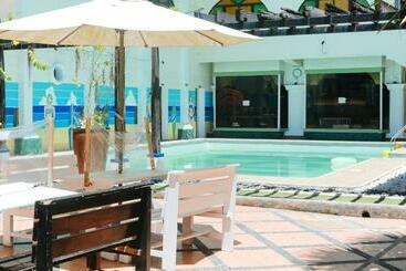 هتل Reddoorz Plus @ Castle Chateau Iloilo
