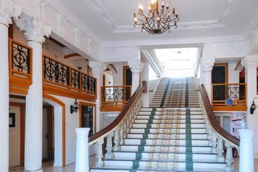 هتل Reddoorz Plus @ Castle Chateau Iloilo