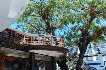 هتل Reddoorz Plus @ Castle Chateau Iloilo