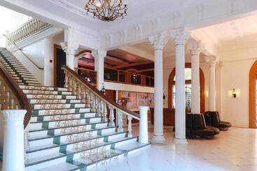هتل Reddoorz Plus @ Castle Chateau Iloilo