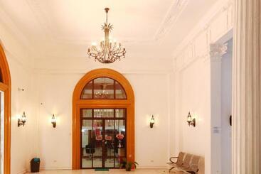 هتل Reddoorz Plus @ Castle Chateau Iloilo