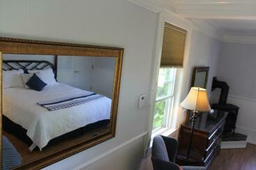 تختخواب و صبحانه Harbor House Inn