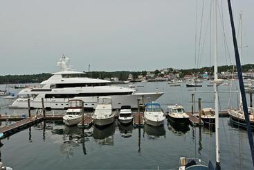 هاستل Browns Wharf Inn