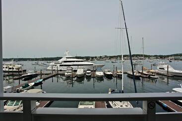 هاستل Browns Wharf Inn