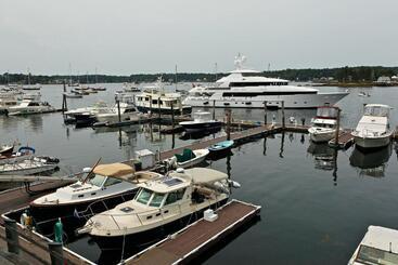 هاستل Browns Wharf Inn