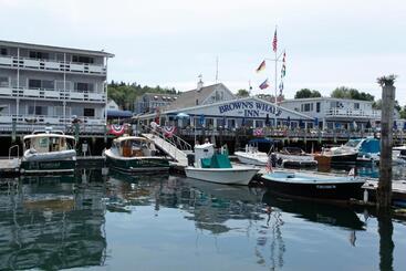 هاستل Browns Wharf Inn