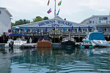 هاستل Browns Wharf Inn