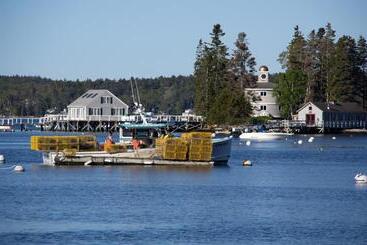 هاستل Browns Wharf Inn