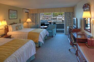 هاستل Browns Wharf Inn