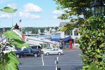 هاستل Browns Wharf Inn