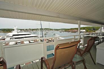 هاستل Browns Wharf Inn