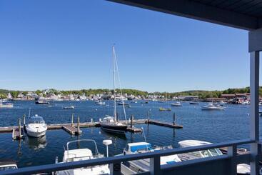 هاستل Browns Wharf Inn