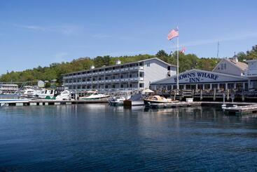 هاستل Browns Wharf Inn