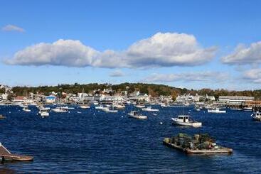 هاستل Browns Wharf Inn