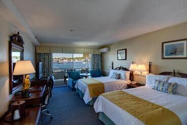 هاستل Browns Wharf Inn