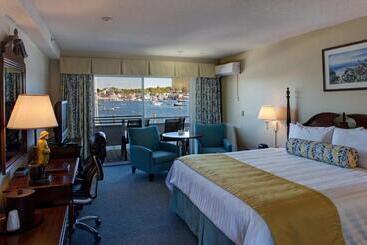 هاستل Browns Wharf Inn