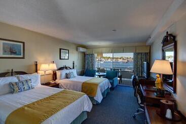 هاستل Browns Wharf Inn