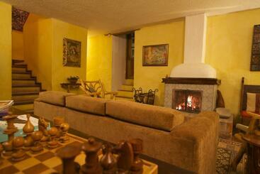 هاستل Las Palmeras Inn