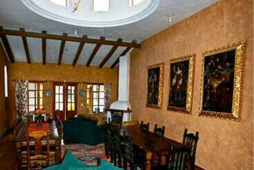 هاستل Las Palmeras Inn