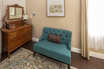 تختخواب و صبحانه Aldrich Guest House