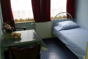 Hostel Pension Tivoli